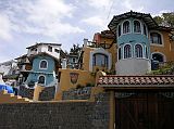 Ecuador Quito Guayasamin 2-01 Bellavista Houses We walked down the hill for 10 minutes to Museo Guayasamin, passing nicely painted houses in Bellavista.